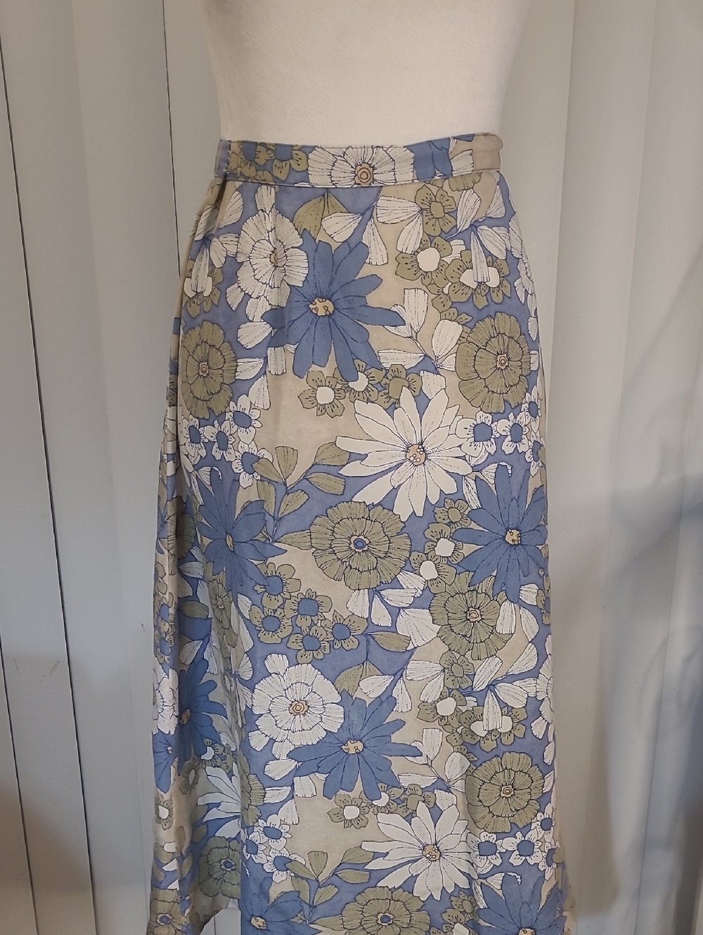 Vtg Karen Scott Floral A-Line Midi Skirt in Blue and Cream
